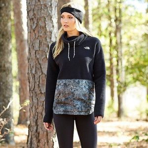 The North Face Riit Pullover Sherpa Fleece